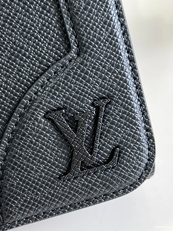 WIS MESSENGER LOUIS NEW VUITTON FLAP 0830